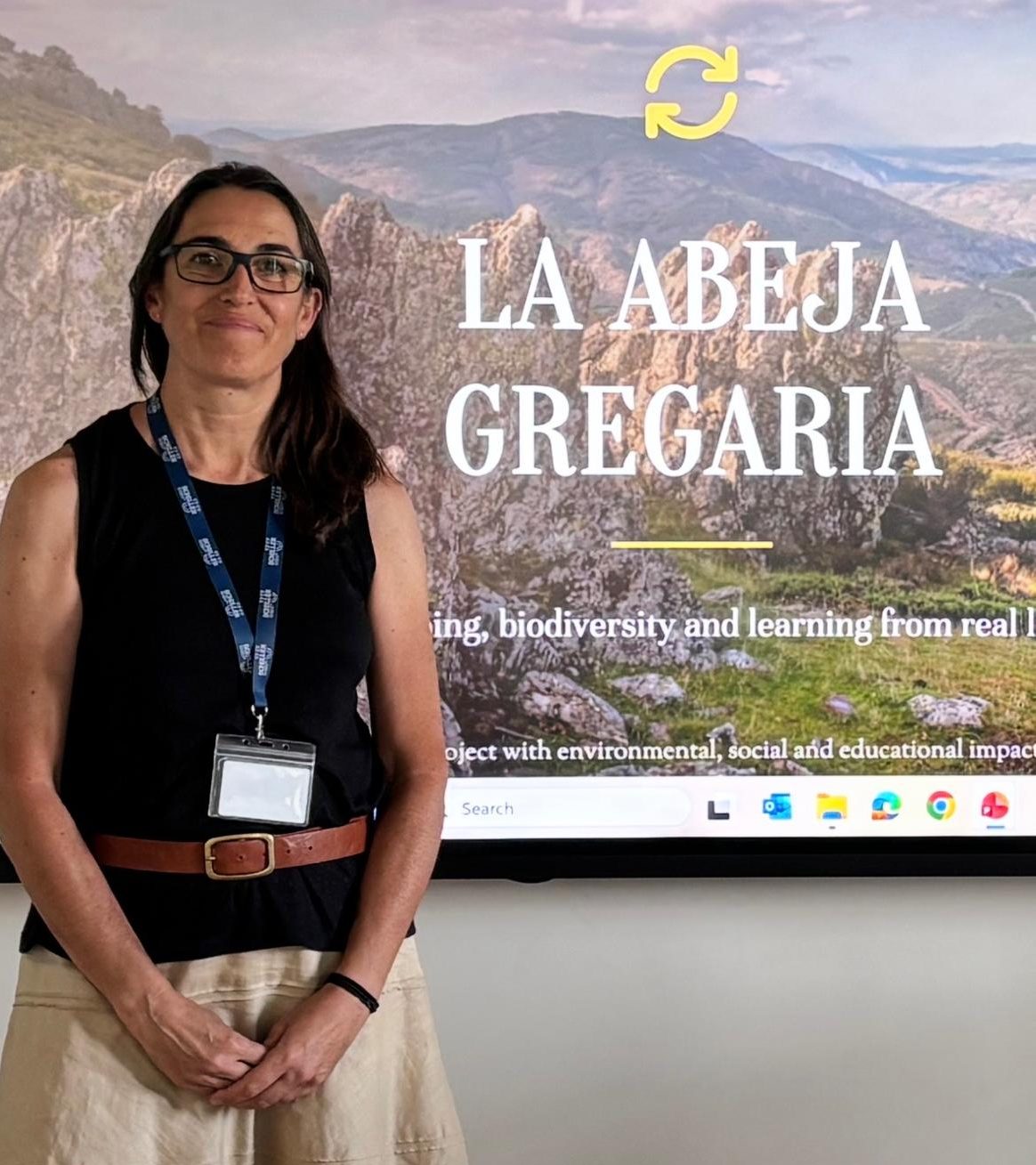 Juani y la Abeja Gregaria